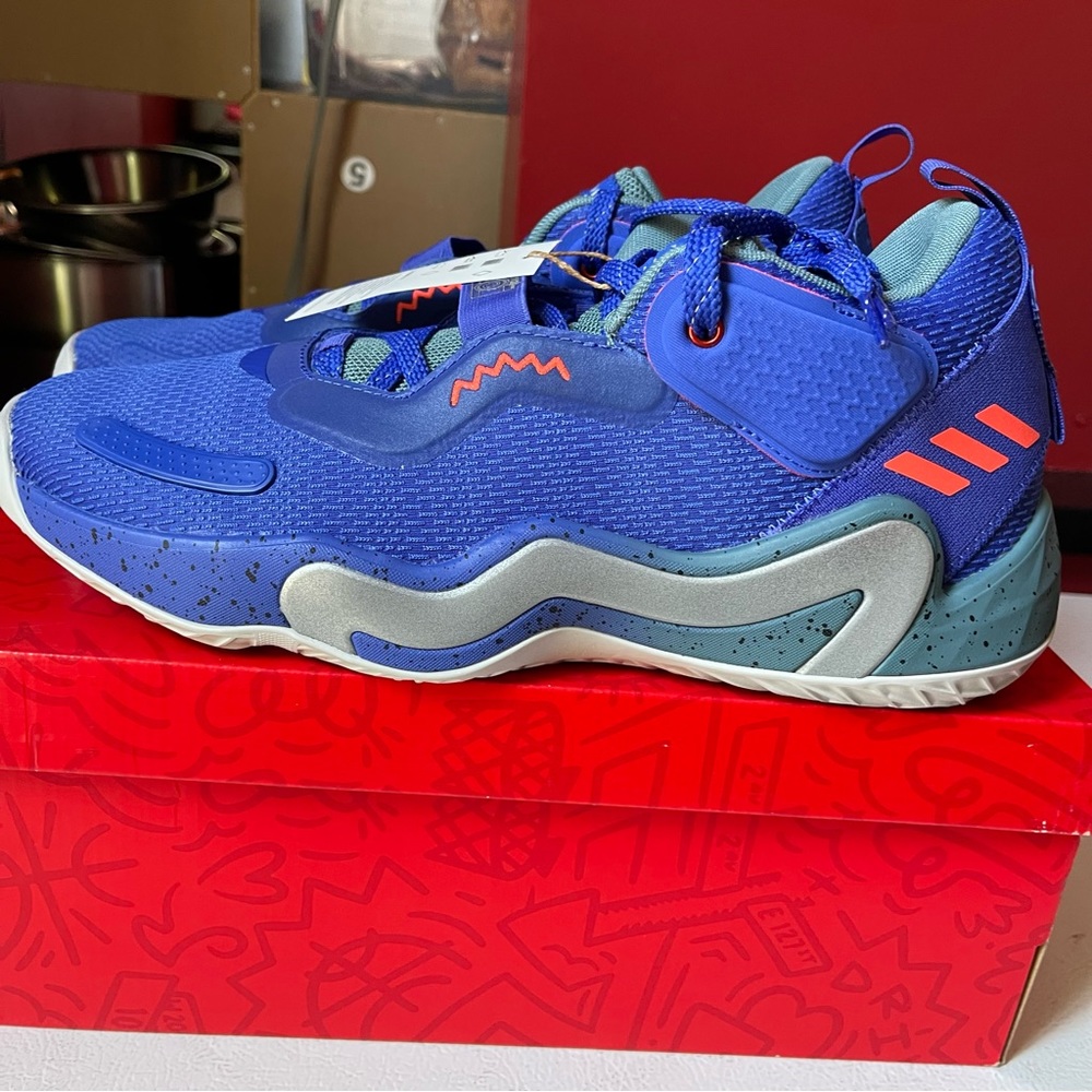 Adidas D.O.N Issue 3 Size 11 Deadstock brand new in box with tags